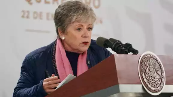 Alicia Bárcena, canciller de México, supervisa las gestiones para rescatar a los mexicanos en el Galaxy Leader Alicia Bárcena, canciller de México, supervisa las gestiones para rescatar a los mexicanos en el Galaxy Leader