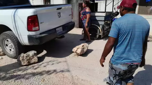 El pueblo se unió para detener las unidades de CFE El pueblo se unió para detener las unidades de CFE