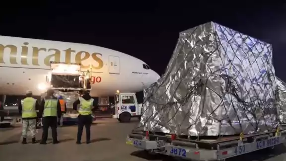 Las vacunas contra el COVID-19 llegaron al AIFA este domingo