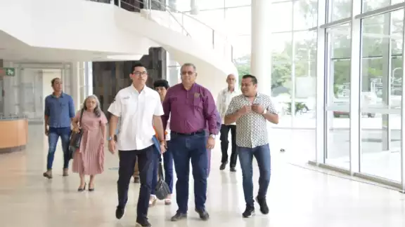 Convocaron a funcionarios públicos que pusieron una pausa a sus labore para asistir Convocaron a funcionarios públicos que pusieron una pausa a sus labore para asistir