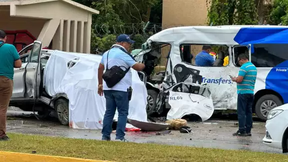 El proceso de traslado de los fallecidos en el accidente en la vía Puerto Aventuras-Tulum continúa El proceso de traslado de los fallecidos en el accidente en la vía Puerto Aventuras-Tulum continúa