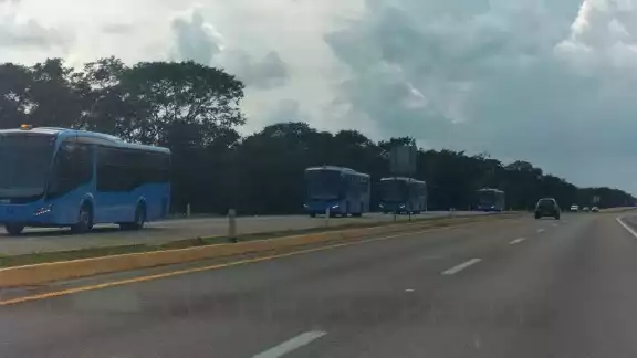 Las unidades de Va y Ven pasaron en la carretera Campeche-Mérida Las unidades de Va y Ven pasaron en la carretera Campeche-Mérida