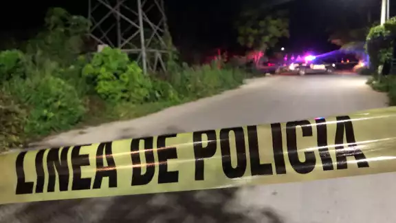 Presuntamente, la víctima fue interceptada por un automóvil, cuyos ocupantes le dispararon indiscriminadamente. Presuntamente, la víctima fue interceptada por un automóvil, cuyos ocupantes le dispararon indiscriminadamente.