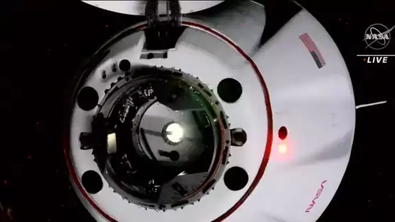 La nave Crew-5 de la NASA y SpaceX llega a la EEI y se acopla con éxito La nave Crew-5 de la NASA y SpaceX llega a la EEI y se acopla con éxito