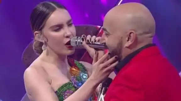 Lupillo Rivera relató cómo fue su primer beso con Belinda Lupillo Rivera relató cómo fue su primer beso con Belinda