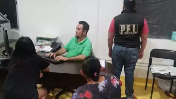 Las dos jóvenes se ausentaron de su vivienda por voluntad propia Las dos jóvenes se ausentaron de su vivienda por voluntad propia