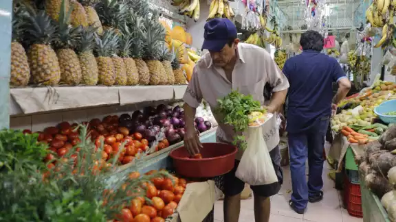 Productos como el huevo alcanzan los cinco pesos por unidad en tiendas de abarrotes Productos como el huevo alcanzan los cinco pesos por unidad en tiendas de abarrotes