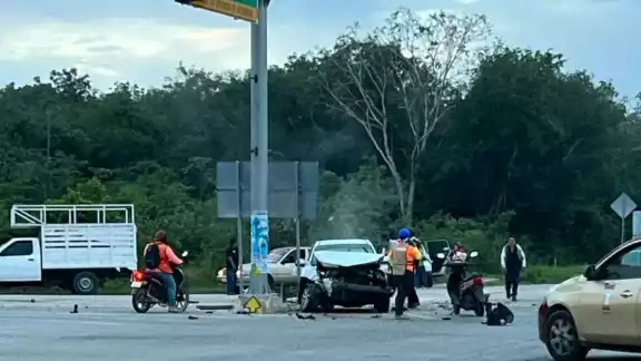 Testigos del percance dieron aviso a los cuerpos de emergencia y en cuestión de minutos llegaron al lugar de los hechos