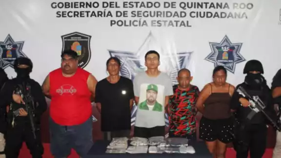Vecinos de la Supermanzana 252 aseguran que los sacaron de una vivienda; la Policía dijo que los detuvo en la calle Vecinos de la Supermanzana 252 aseguran que los sacaron de una vivienda; la Policía dijo que los detuvo en la calle