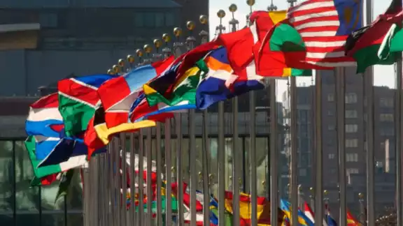 Ser miembro de la Organización implica el compromiso de seguir los principios establecidos en la Carta de las Naciones Unidas Ser miembro de la Organización implica el compromiso de seguir los principios establecidos en la Carta de las Naciones Unidas