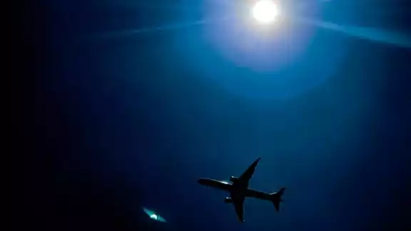 Este fenómeno ocurre cuando la Luna se interpone entre la Tierra y el Sol, Este fenómeno ocurre cuando la Luna se interpone entre la Tierra y el Sol,