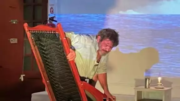 La obra El viejo y la mar, basada en la obra de Ernest Hemingway La obra El viejo y la mar, basada en la obra de Ernest Hemingway