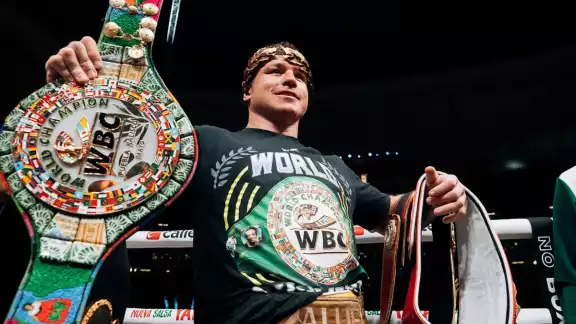 Toda la familia del Canelo estuvo presente en la victoria