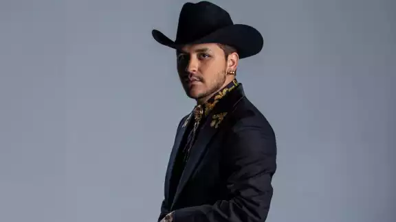 Revelan que supuestamente Christian Nodal no quiere casarse por la iglesia con Ángela Aguilar