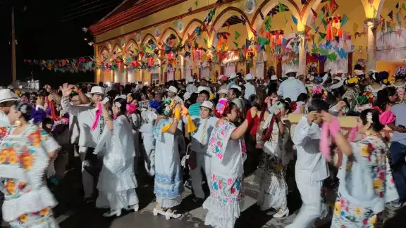 Los jaraneros bailaron hasta el amanecer Los jaraneros bailaron hasta el amanecer
