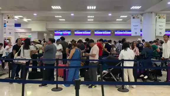 Desde el Aeropuerto Internacional de la Ciudad de México (AICM) y el Aeropuerto Internacional Felipe Ángeles (AIFA) hay 12 vuelos demorados hacia Cancún Desde el Aeropuerto Internacional de la Ciudad de México (AICM) y el Aeropuerto Internacional Felipe Ángeles (AIFA) hay 12 vuelos demorados hacia Cancún