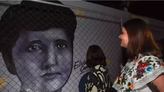 Una de sus grandes labores fue luchar para que las mujeres tengan derecho al voto Una de sus grandes labores fue luchar para que las mujeres tengan derecho al voto