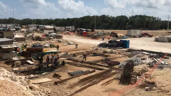 Dicho recurso se promovió originalmente por la presunta remoción de la selva, pero no fue tomado en cuenta, por lo que lo ampliaron Dicho recurso se promovió originalmente por la presunta remoción de la selva, pero no fue tomado en cuenta, por lo que lo ampliaron