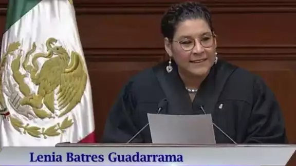 Este viernes el Presidente Andrés Manuel López Obrador celebró la llegada de Lenia Batres, como nueva Ministra de la Suprema Corte de Justicia de la Nación Este viernes el Presidente Andrés Manuel López Obrador celebró la llegada de Lenia Batres, como nueva Ministra de la Suprema Corte de Justicia de la Nación