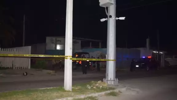El joven viajaba a exceso de velocidad y perdió el control El joven viajaba a exceso de velocidad y perdió el control