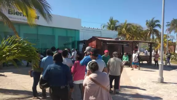 Los pescadores se han visto afectados con los frentes fríos, ya que les han impedido trabajar Los pescadores se han visto afectados con los frentes fríos, ya que les han impedido trabajar