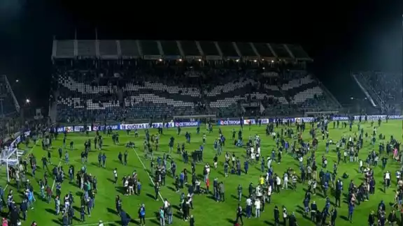 Violencia en el estadio; partido de Boca Juniors deja un muerto y decenas de heridos