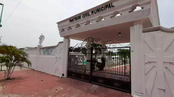 El Subteniente Rosalino López fue fusilado en el antiguo panteón de Chetumal y hasta el día de hoy, la localidad mexicana y fronteriza de Santa Elena recibe este nombre El Subteniente Rosalino López fue fusilado en el antiguo panteón de Chetumal y hasta el día de hoy, la localidad mexicana y fronteriza de Santa Elena recibe este nombre