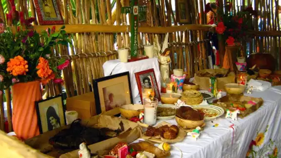 En Yucatán al Día de Muertos se le conoce como Hanal Pixán En Yucatán al Día de Muertos se le conoce como Hanal Pixán