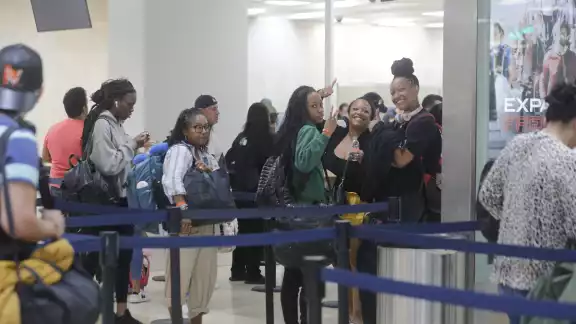 Frecuentemente se observa a extranjeros, especialmente de países como Colombia, Cuba, Venezuela, Haití, e incluso de Asia, buscando boletos hacia destinos fronterizos. Frecuentemente se observa a extranjeros, especialmente de países como Colombia, Cuba, Venezuela, Haití, e incluso de Asia, buscando boletos hacia destinos fronterizos.