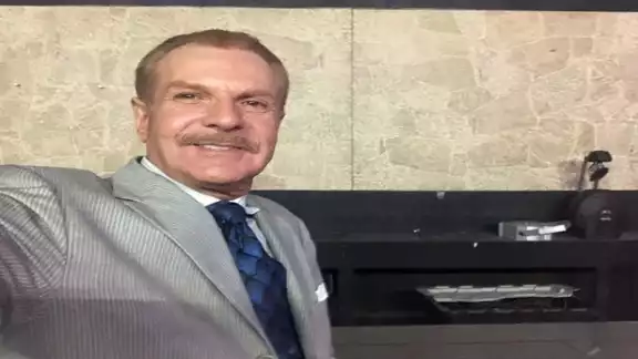 El actor indicó que muchos de sus seguidores ni si quiera habían notado la nueva canción, por lo que tuvo que enviársela; sin embargo, tampoco la descargaron
