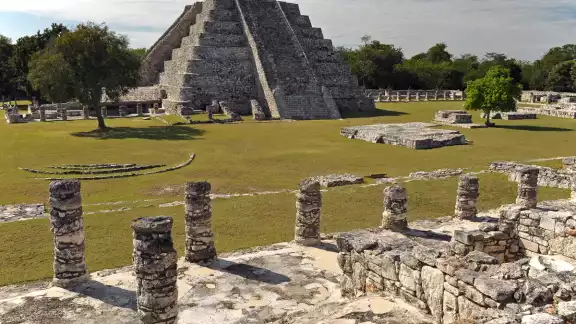 Para llegar a la zona arqueológica de Mayapán existen tres formas