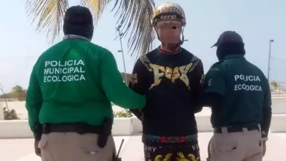 El extranjero fue detenido y trasladado a la cárcel municipal El extranjero fue detenido y trasladado a la cárcel municipal