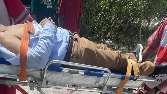 La llanta del costado izquierdo delantero le pasó encima del pecho aplastándole el toráx y fracturándole las costillas La llanta del costado izquierdo delantero le pasó encima del pecho aplastándole el toráx y fracturándole las costillas