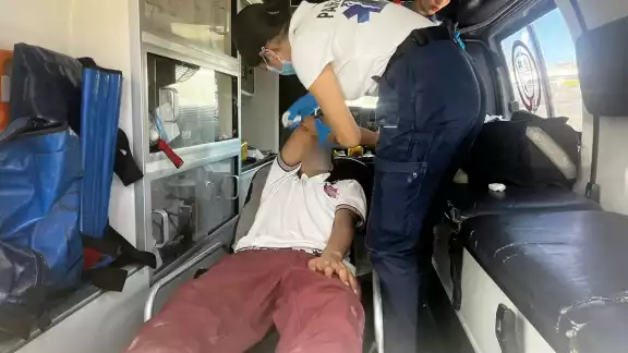 El conductor del vehículo aseguró que no vio al joven hasta que éste golpeó contra el parabrisas El conductor del vehículo aseguró que no vio al joven hasta que éste golpeó contra el parabrisas