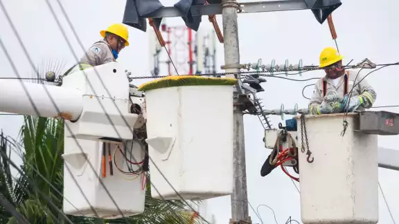 Julieta Gómez tuvo que desembolsar más de 3 mil pesos para que le repararan su refrigerador; el técnico le dijo que el cambio de voltaje afectó el circuito