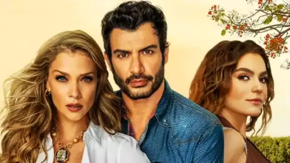 Tierra de Esperanza es protagonizada por Andrés Palacios, Carolina Miranda y Sofía Castro