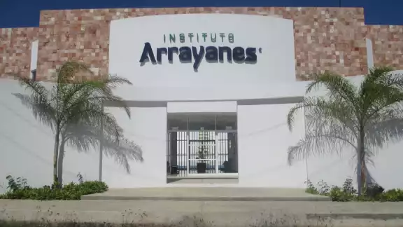 El Instituto Arrayanes suspendió clases este lunes mientras el caso era turnado a las autoridades El Instituto Arrayanes suspendió clases este lunes mientras el caso era turnado a las autoridades