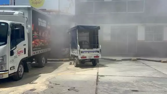 Las llamas que se presentaron se salieron de control, por lo que la unidad quedó como pérdida total Las llamas que se presentaron se salieron de control, por lo que la unidad quedó como pérdida total