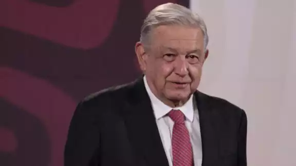 Andrés Manuel López Obrador explicó que actualmente se utilizan los "golpes blandos" para atacar a los gobiernos democráticos a través de los medios de información