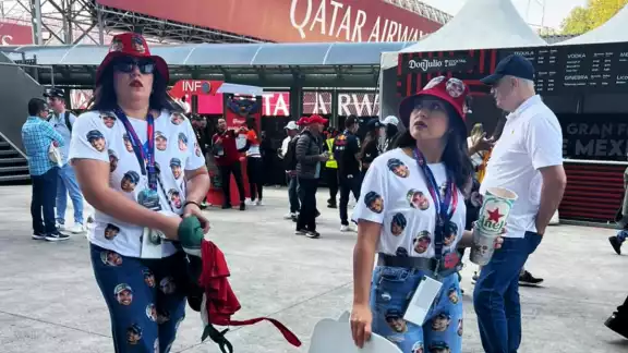 Los outfits personalizados para el Gran Premio de México no se hacen esperar Los outfits personalizados para el Gran Premio de México no se hacen esperar