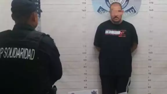 El hombre fue detenido por la policía municipal de Playa del Carmen El hombre fue detenido por la policía municipal de Playa del Carmen