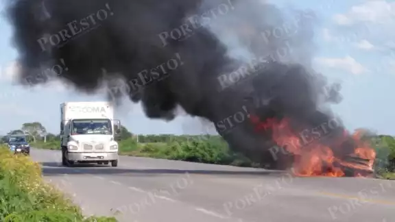 Se desconocen las causas del incendio de la camioneta en Buctzotz Se desconocen las causas del incendio de la camioneta en Buctzotz