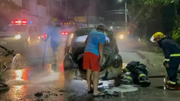 Al ver lo que habían causado, los menos corrieron y no se supo quién fue el responsable Al ver lo que habían causado, los menos corrieron y no se supo quién fue el responsable