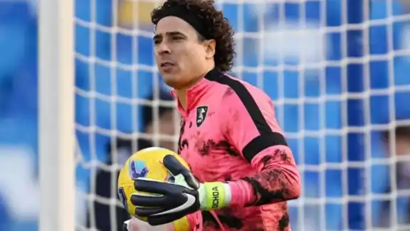 Este sábado reapareció en el arco del Salernitana Memo Ochoa quien a pesar de una buena actuación no pudo evitar la derrota frente al Napoli Este sábado reapareció en el arco del Salernitana Memo Ochoa quien a pesar de una buena actuación no pudo evitar la derrota frente al Napoli