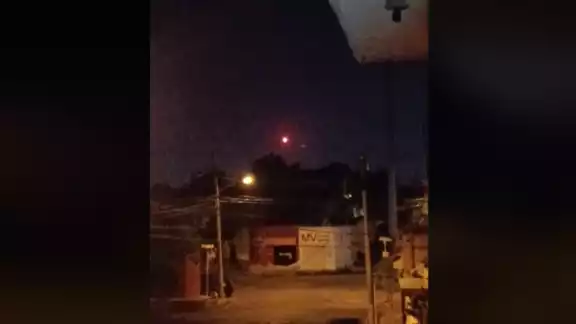 Los usuarios de TikTok explicaron la naturaleza de este extraño 'bola roja' Los usuarios de TikTok explicaron la naturaleza de este extraño 'bola roja'