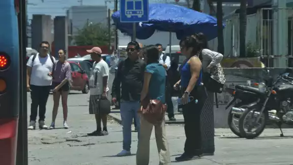Hay una oferta laboral amplia en el sector turístico, hotelero y restaurantes, pero los sueldos son bajos y largas jornadas desincentivan a las personas.