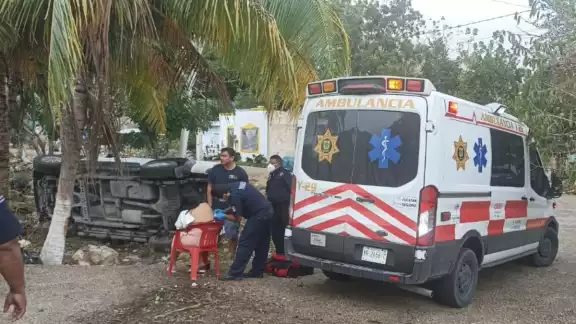 Pobladores de esa comisaria el escuchar el ruido, salieron para ver que pasaba y acudieron para auxiliar a la familia Pobladores de esa comisaria el escuchar el ruido, salieron para ver que pasaba y acudieron para auxiliar a la familia