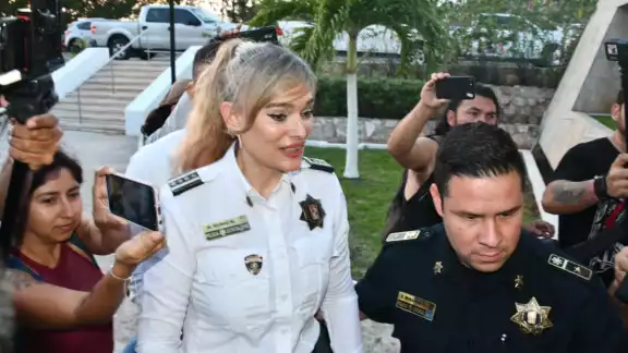 Más de 800 policías se mantienen en paro