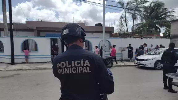 La familia salió por compras y llegar se encontraron con los ladrones La familia salió por compras y llegar se encontraron con los ladrones