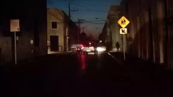 Vecinos de Santiago señalaron que muchas veces no tienen luz, pero la CFE les sobrecarga el servicio Vecinos de Santiago señalaron que muchas veces no tienen luz, pero la CFE les sobrecarga el servicio